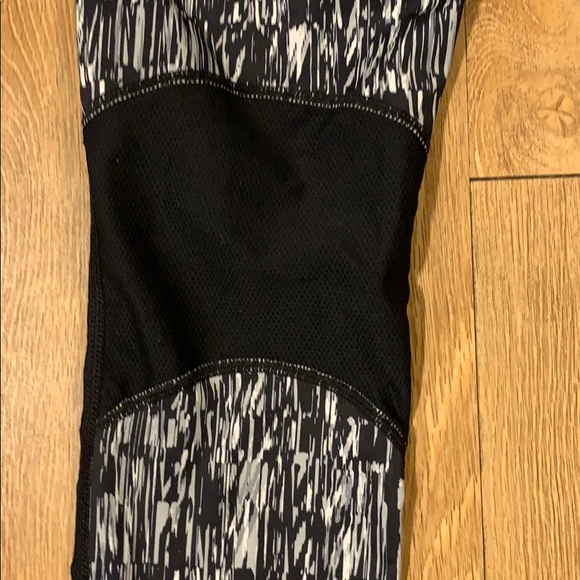 Nike Workout Crop Leggings - Picture 7 of 7